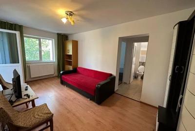 Apartament cu 2 camere semidecomandat, mobilat în Podu Roș