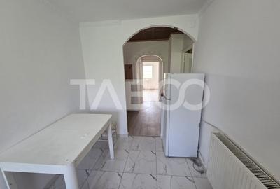 Apartament 3 camere de inchiriat zona Campului etaj 2 - 2