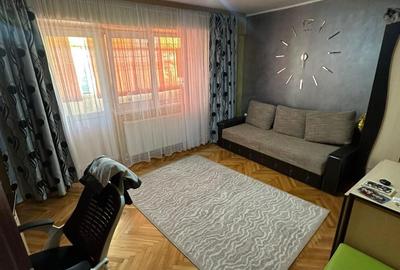 Apartament cu 2 camere decomandat, mobilat în Micro 19