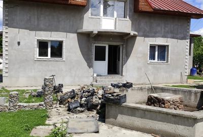 Casă individuală cu 5 camere în Balș