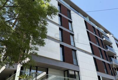 Apartament cu 3 camere semidecomandat în Herăstrău