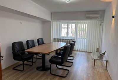 Apartament cu 3 camere decomandat, mobilat în Decebal