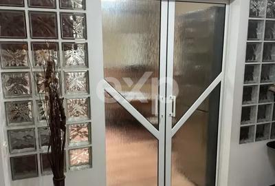 Apartament cu 3 camere decomandat, mobilat în Anda