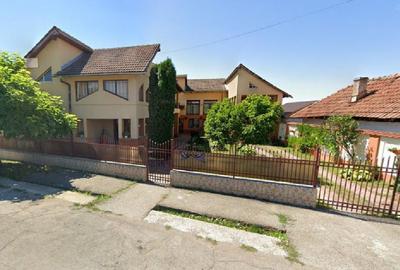 Casă individuală cu 5 camere în Primăverii
