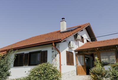 Casă solid construită, teren generos de 1.400 mp, Vâlcele - 1