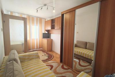 Apartament cu 3 camere semidecomandat, mobilat în Alexandru cel Bun