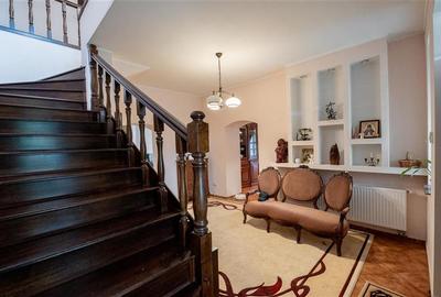 Casă individuală cu 6 camere în Tătărași