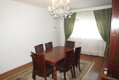 Apartament cu 4 camere semidecomandat, mobilat în Ștrand