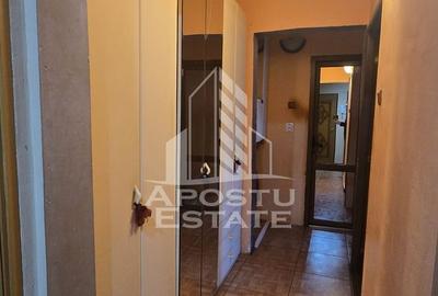 Apartament de vanzare cu 3 camere, centrala proprie, etaj 3, Lipovei - 11