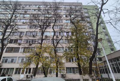 Garsonieră decomandată în Costin Georgian