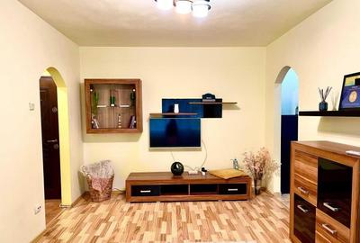 Apartament cu 2 camere semidecomandat, mobilat în Iancului