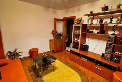 Apartament cu 3 camere decomandat în Sud