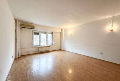 Apartament cu 3 camere decomandat în Nerva Traian