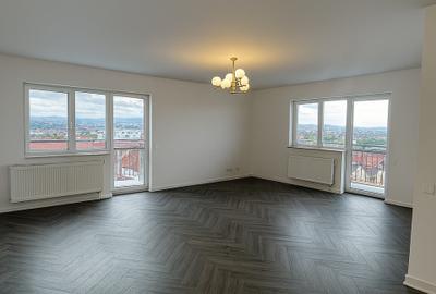 Apartament cu 4 camere decomandat în Mihai Viteazul