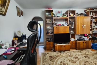 PACURARI , apartament cu 3 camere semidecomnadat , 52 mp ,108000 euro - 2
