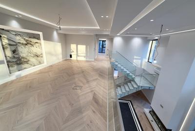 Apartament cu 4 camere semidecomandat în Băneasa