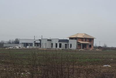 Loturi 400 mp utili, deschidere 20 ml, drum 11 ml, langa vile in constructie - 1