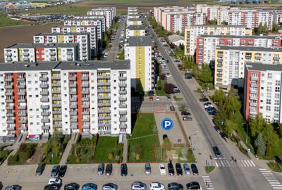 Spatiu comercial 160 mp -700mp gradina -24 parcari private in Avantgarden 3 - 24