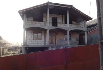 Proprietate compusa din casa batraneasca, casa P+M, Pocruia, Gorj - 1