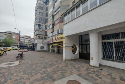 Apartament de inchiriat - 3 camere,  str. Stefan cel Mare - 18