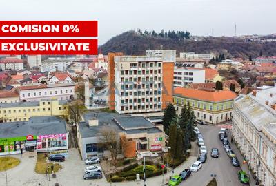 De vanzare Hotel, nefunctional, 70 camere + teren 3590 mp. - 1