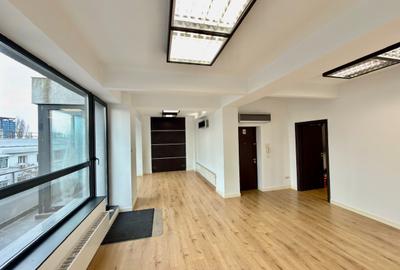 Apartament cu 4 camere semidecomandat în Dorobanți