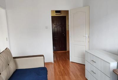 Apartament cu 2 camere nedecomandat, mobilat în Tractorul