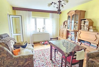 Decomandat- 2 camere, etaj 3, zona Nord - 2