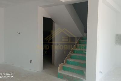 Duplex 7 camere -curte 150mp finalizata Leordeni - 8