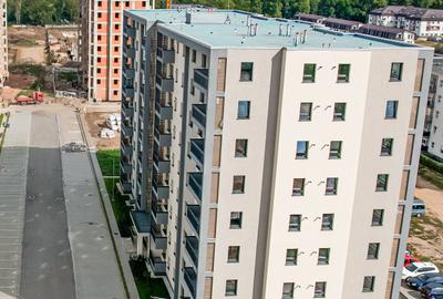 Apartament cu 3 camere decomandat în Tractorul