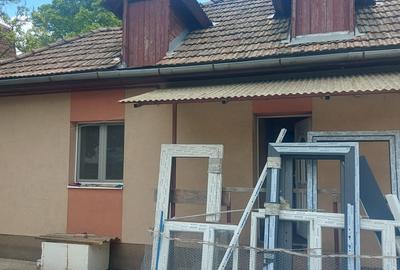 Vand casa cu 3 camere in zona Libertatii - 1