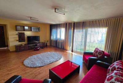 Apartament cu 3 camere semidecomandat, mobilat în Gară