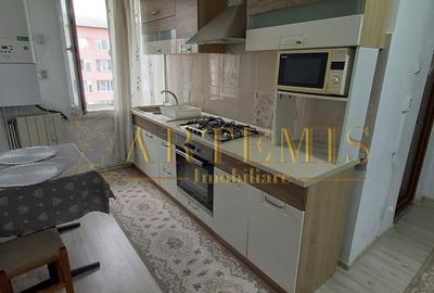 Apartament de 2 camere, decomandat, 45 mp., zona Decebal. - 1
