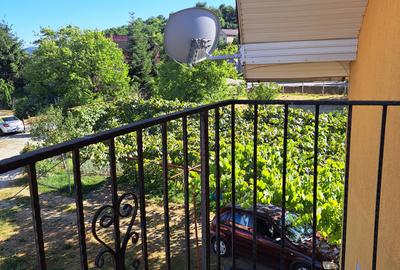 Casa-Vila ultrafinisata in regim D+P+E cu toate utilitatile cu 900 mp,teren - 25