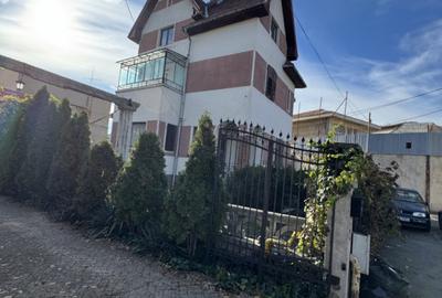 Vila solida, D+P+ Et 1 +  M, Ultracentral- Bulevard - 1