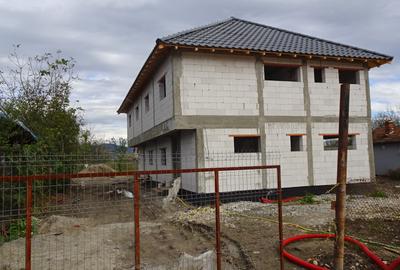 Vand casa in duplex in Deva, semifinisata, zona Garii (peste linia ferata), P+E - 1