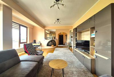 Tractoru, zonă liniștită de case, apartament spațios 3 camere cu garaj - 1