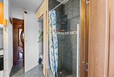 Garsoniera de vânzare zona UTA, etaj 2 - 3