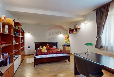 Casă individuală cu 10 camere în Blumăna