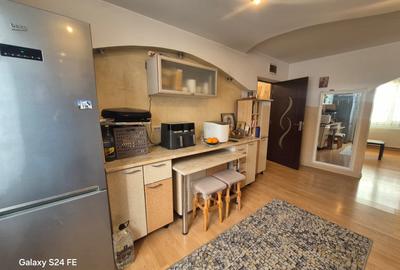 De vânzare – Apartament cu 4 camere | 80 mp | Parter înalt | Boxă + Parcare | Zo - 1