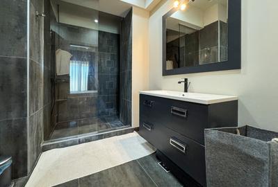 Apartament 3 camere de închiriat in Mamaia | Vedere frontală la mare | Parcare - 12