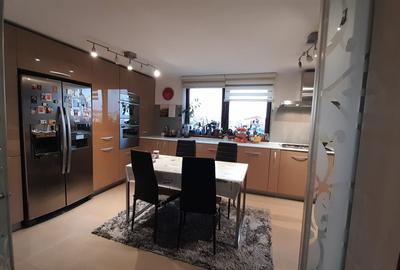 Apartament cu 5 camere decomandat, mobilat în Central