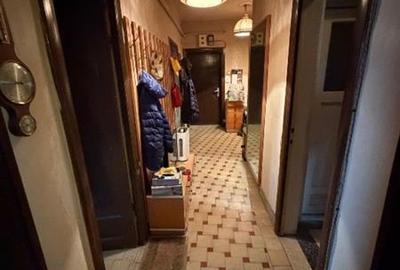 Piata Romana, apartament 3 camere cu garaj, eajul 2/3 - 2