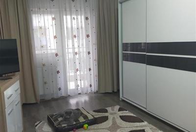 Apartament cu 2 camere decomandat în Calarași 4
