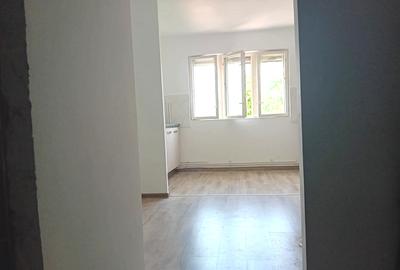 Garsoniera 20mp zona Spital Judetean mobilata Pret 19.300eur - 4