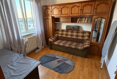 Apartament cu 3 camere decomandat în Girocului