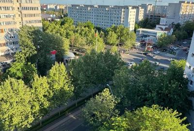 Garsonieră decomandată 32 mp, etaj 10/10, parcare, 1 minut de metrou 1 Decembrie - 8