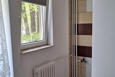 Garsoniera bloc 1980, Gorjului, Militari - 1