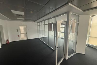 Birou, de 110 mp, în P-ța Victoriei