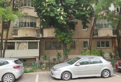 Garsonieră decomandată în Apărătorii Patriei